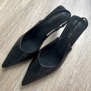 Medium height snake print sling back heels